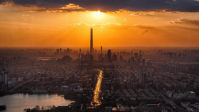 10 Strategie per Risparmiare Durante un Viaggio in Città